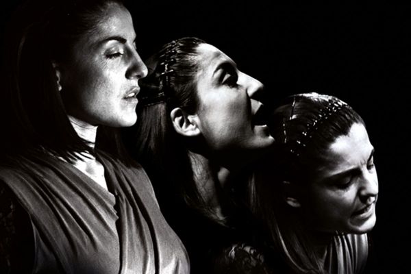 Performance "Unveiled Blanca"