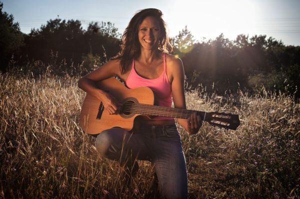 Elio Crispo and his English song show ‘I Love the 80’s’