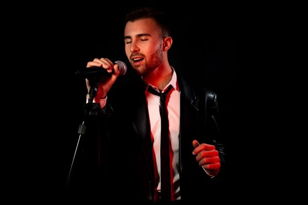 Cançó melòdica i ritmes llatins amb Carlos Tur