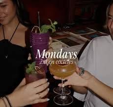 MONDAYS – 2x1 EN CÓCTELES