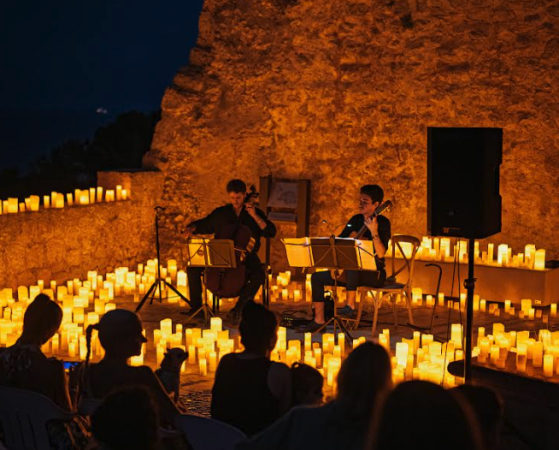 Music to the light of the espelmes amb Eivissa Daurada, to the 'Nits al Tancó des Cubells'
