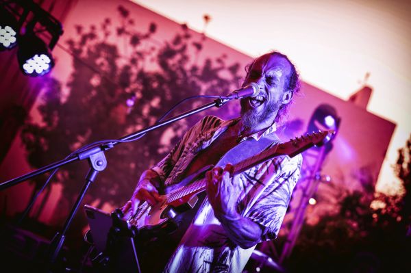 Soul Doctor performs with his funky show the cycle 'Nits al Tancó des Cubells'