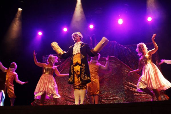 LA BELLA Y LA BESTIA