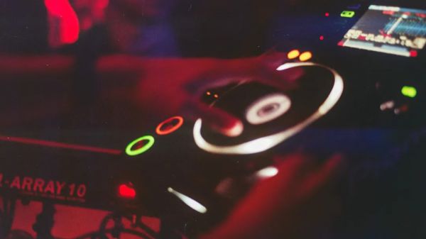 ALOQUE: THOMY & ALËX (VOICELESS) + LÜCAS